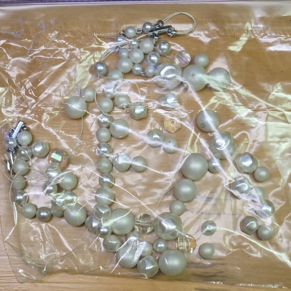 Vintage faux pearl & irredescent beaded clip on earrings